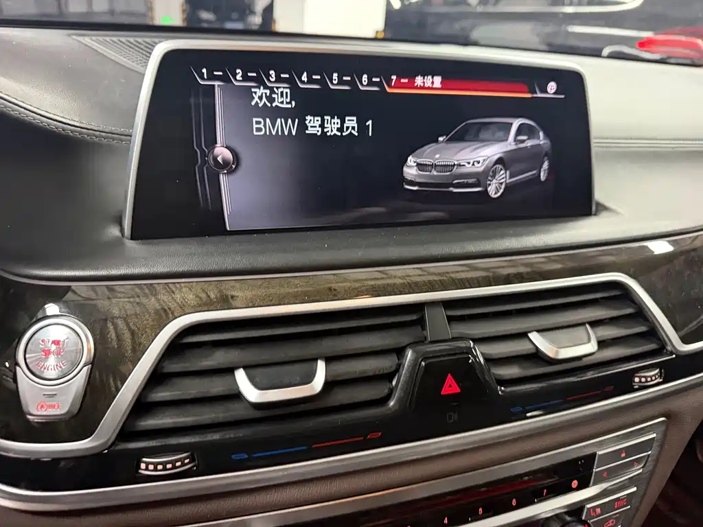 BMW 7 Series — миниатюра 9