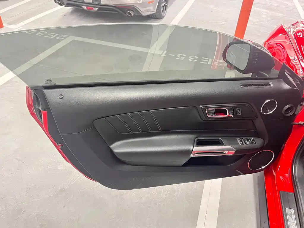 Ford Mustang — миниатюра 5