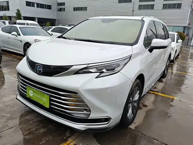 TOYOTA SIENNA 2023
