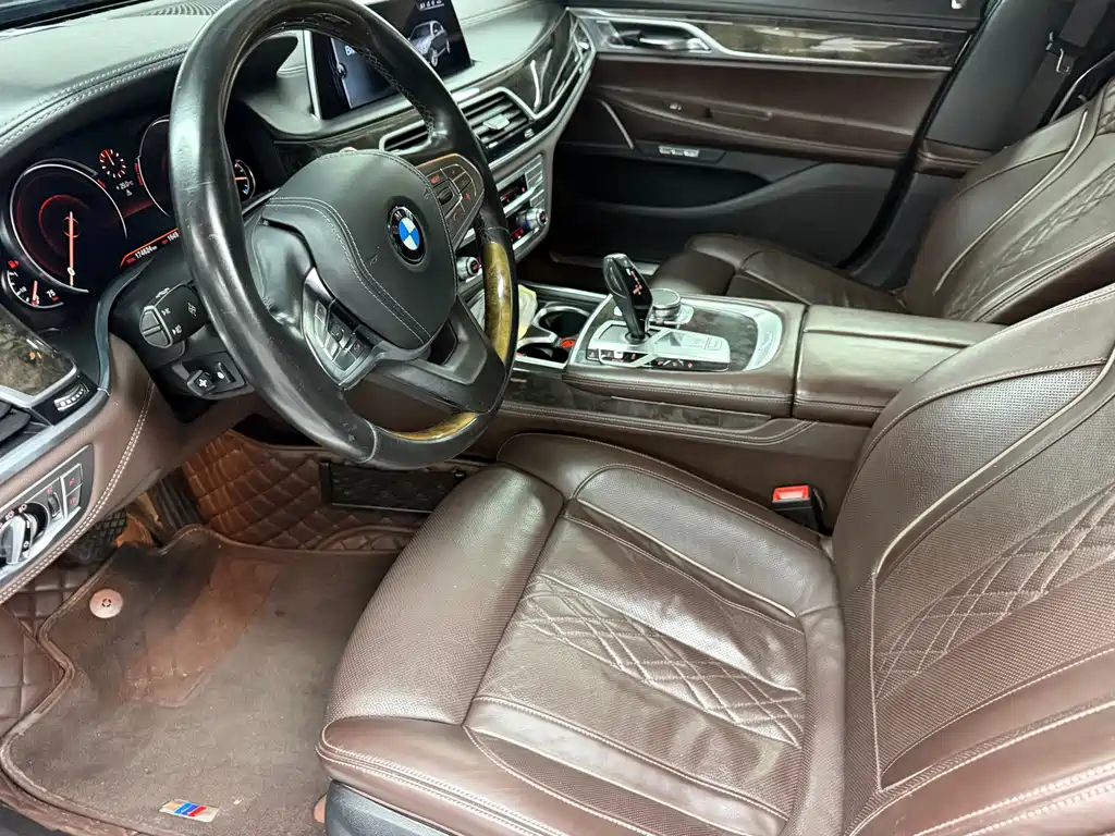 BMW 7 Series — миниатюра 4