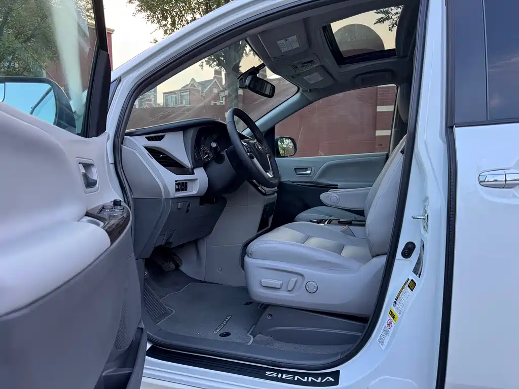 Toyota Sienna — миниатюра 4