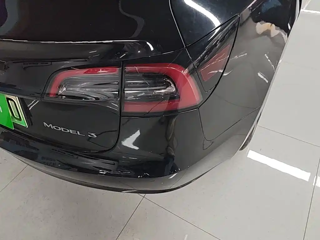 Tesla Model 3 — миниатюра 8