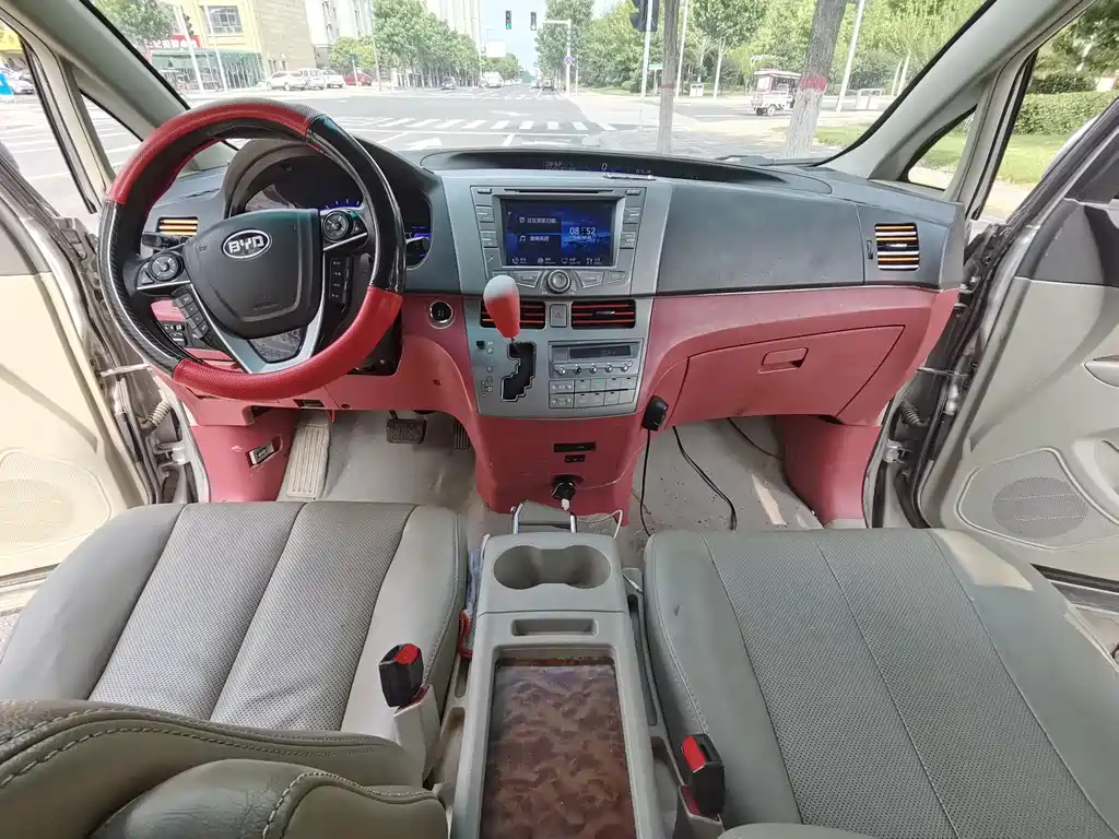 BYD M6 — миниатюра 8