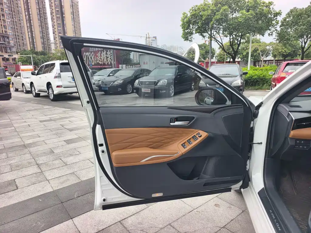 Toyota Avalon — миниатюра 9