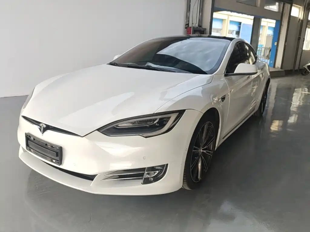 Tesla Model S — миниатюра 2