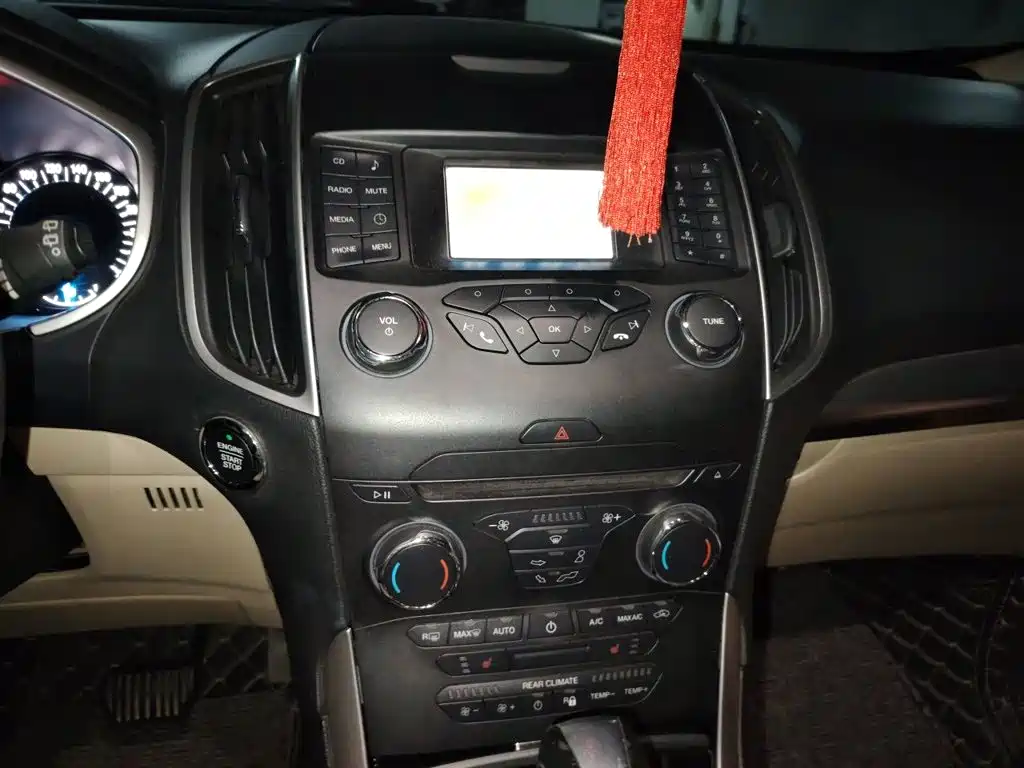 Ford Edge — миниатюра 9