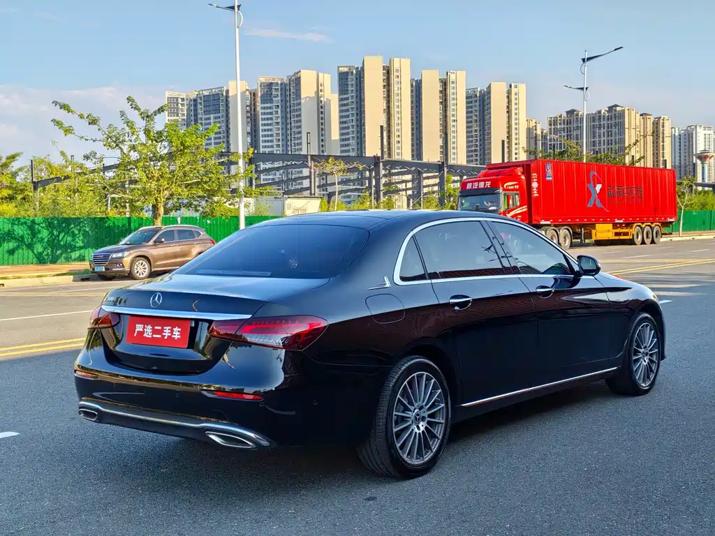 Mercedes-Benz E-Class — миниатюра 5