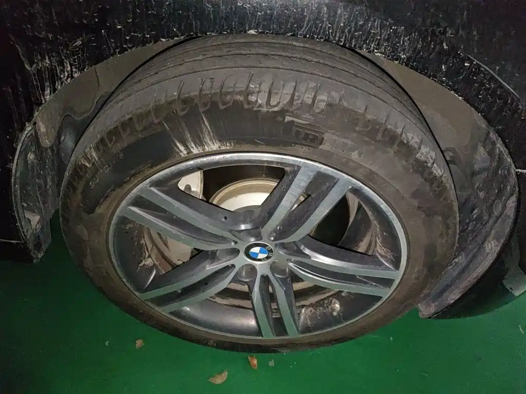 BMW 5 Series — миниатюра 8