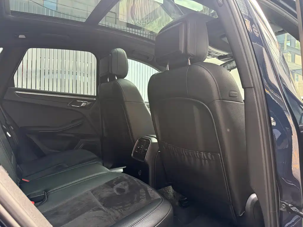 Porsche Macan — миниатюра 9