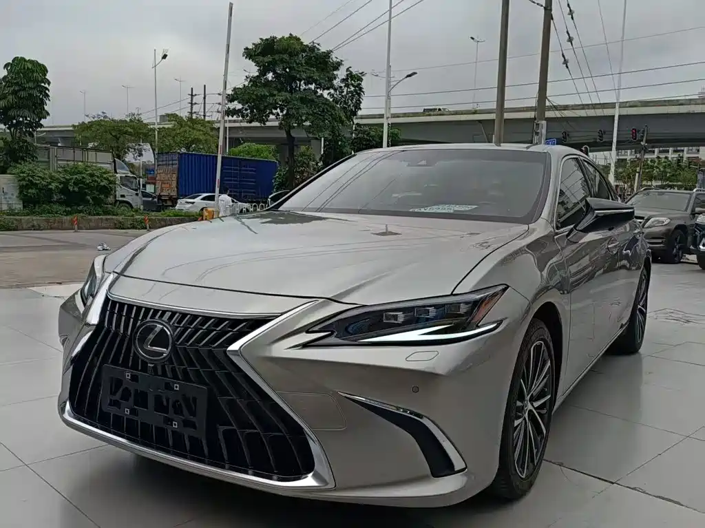 Lexus ES 2024