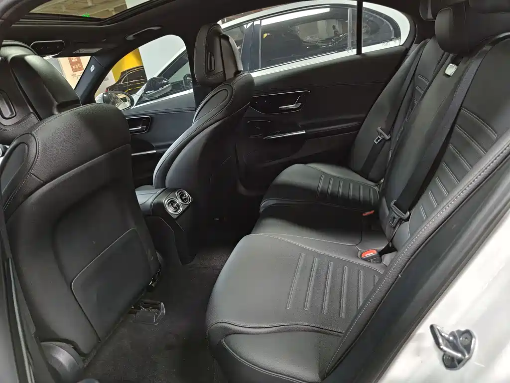 Mercedes-Benz C-Class — миниатюра 9