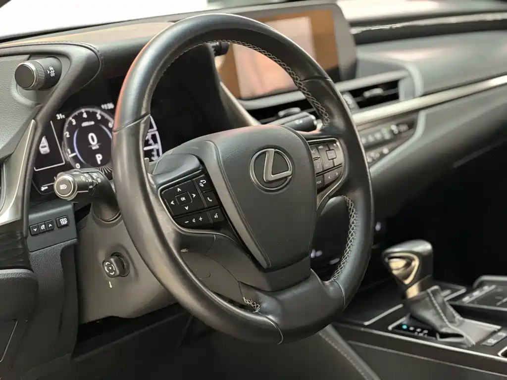 Lexus ES — миниатюра 7