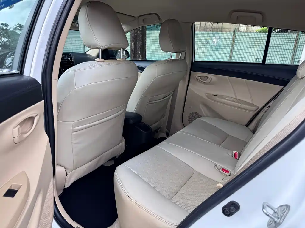 Toyota Yaris L — миниатюра 13
