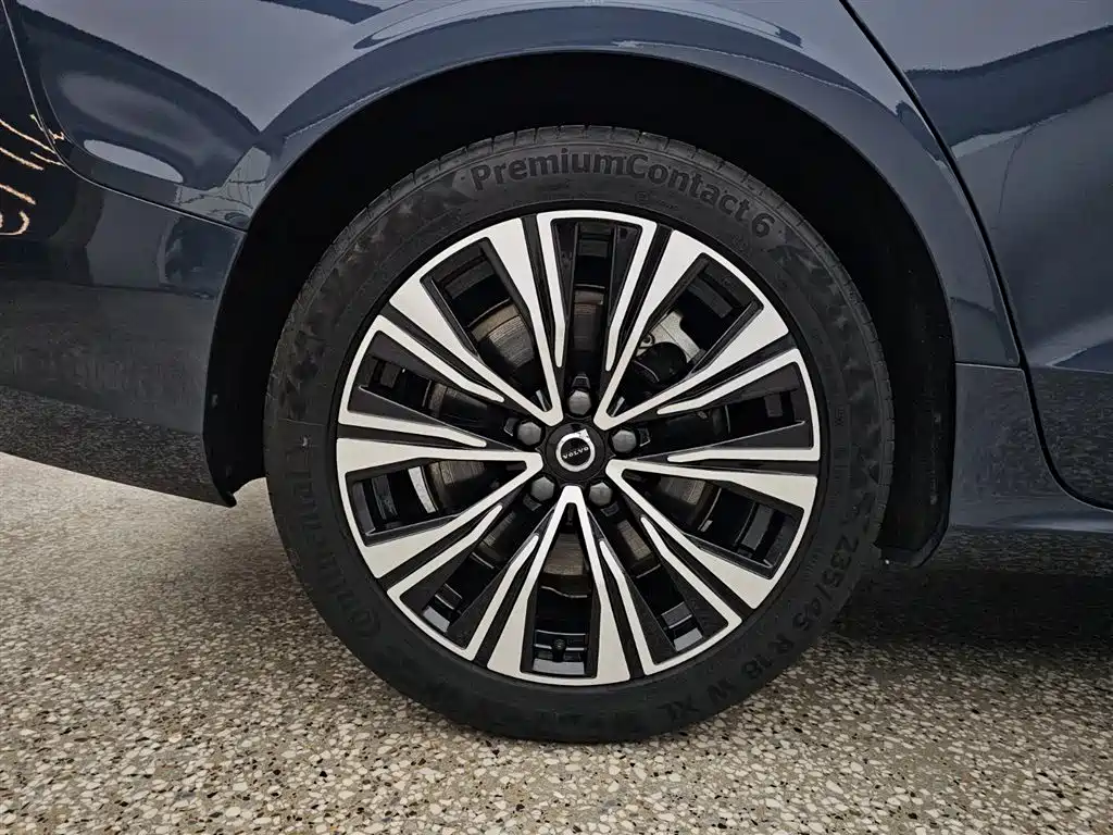 Volvo V60 2023 B5 Luxury