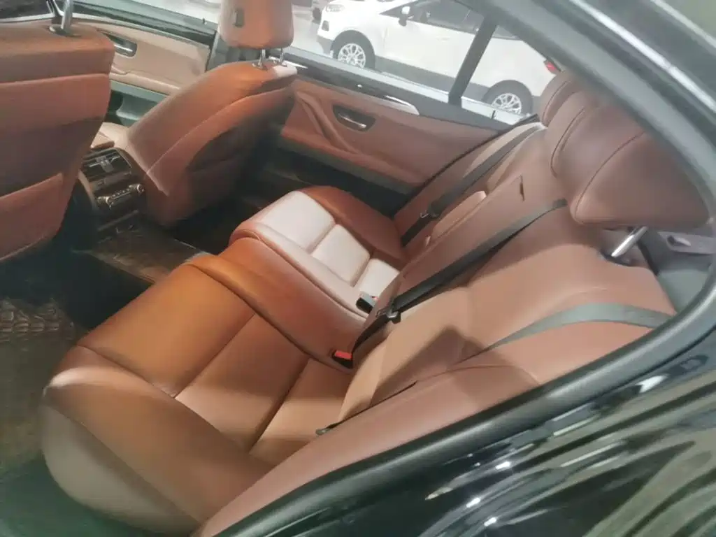 BMW 5 Series — миниатюра 17