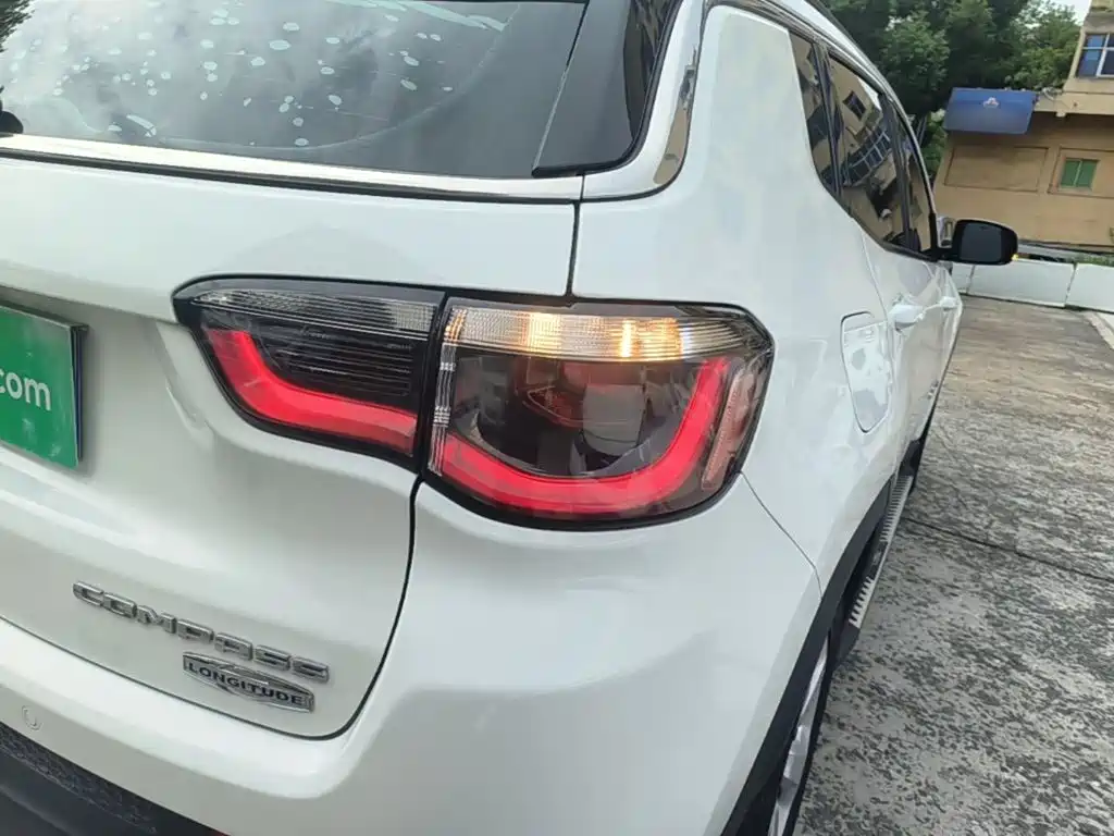 Jeep Compass — миниатюра 8