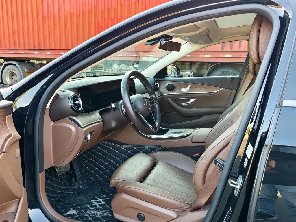 Mercedes-Benz E-Class — миниатюра 8