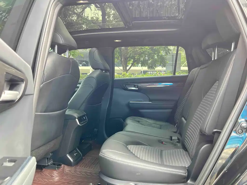 Toyota Crown Kluger — миниатюра 9