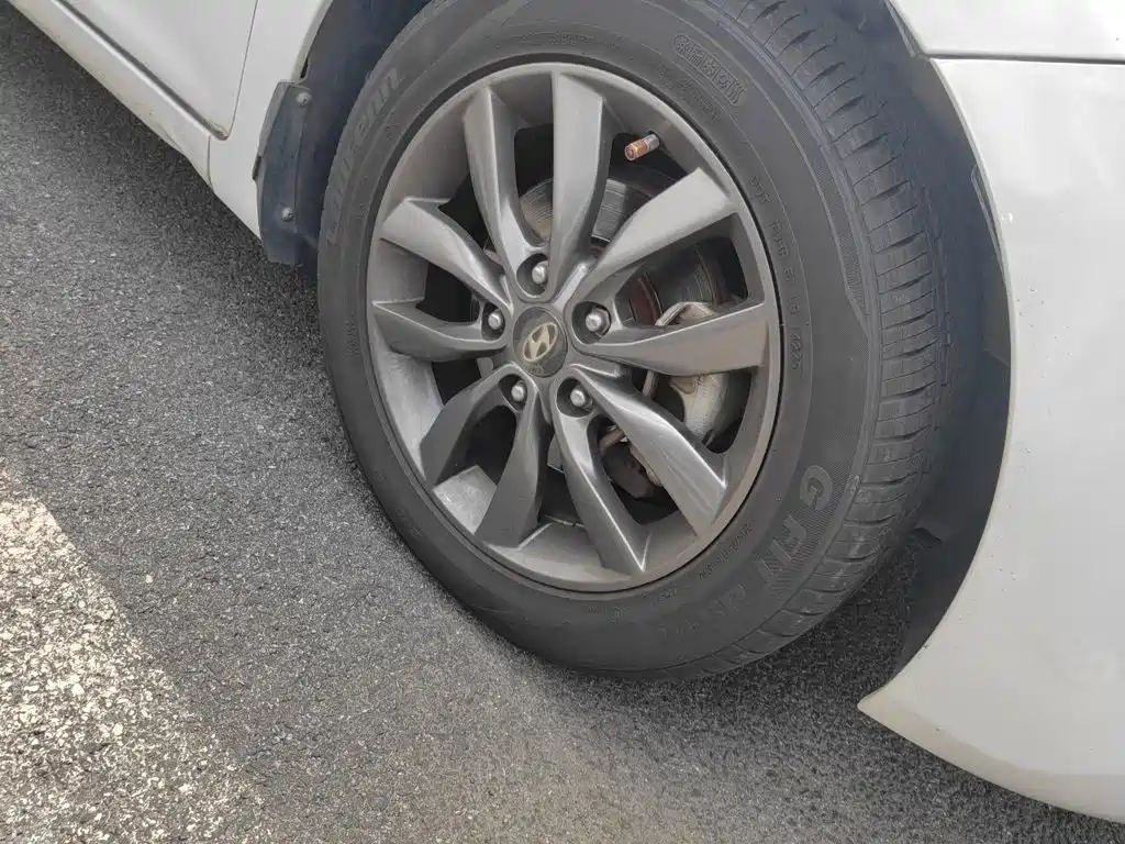 Hyundai Elantra Langdong — миниатюра 25