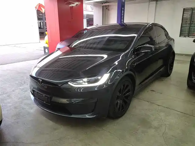 TESLA MODEL X 2024
