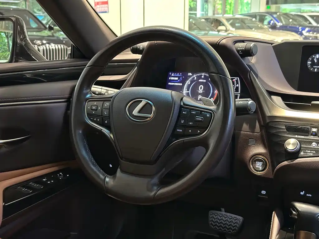 Lexus ES — миниатюра 9