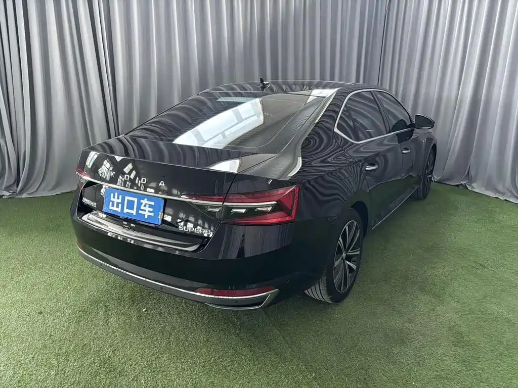 Skoda Superb — миниатюра 6