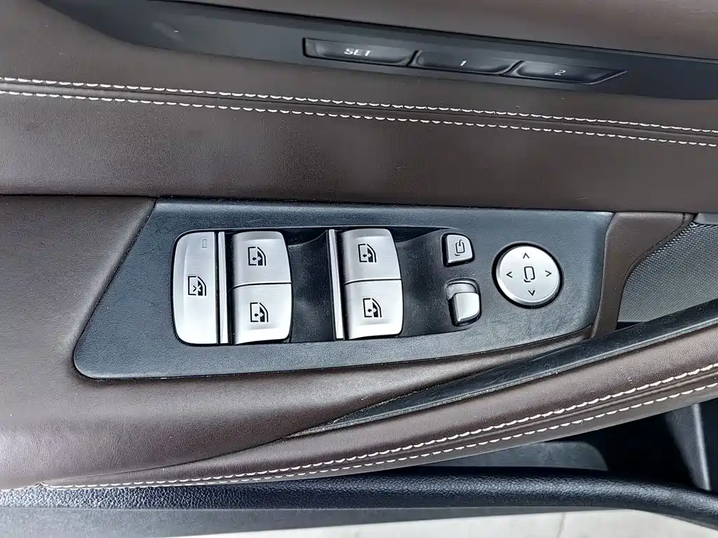 BMW 5 Series — миниатюра 9
