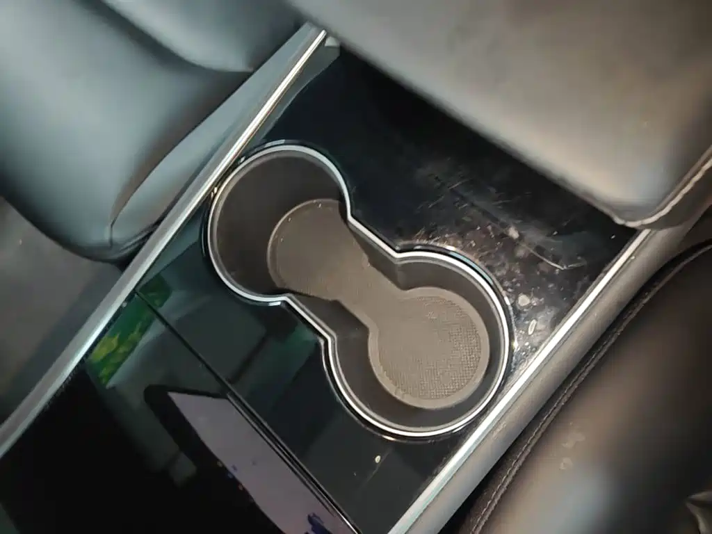 Tesla Model 3 — миниатюра 9
