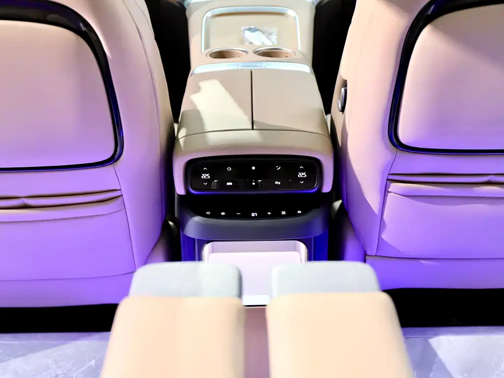 XPeng X9 — миниатюра 20