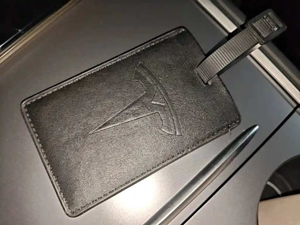 Tesla Model Y — миниатюра 9