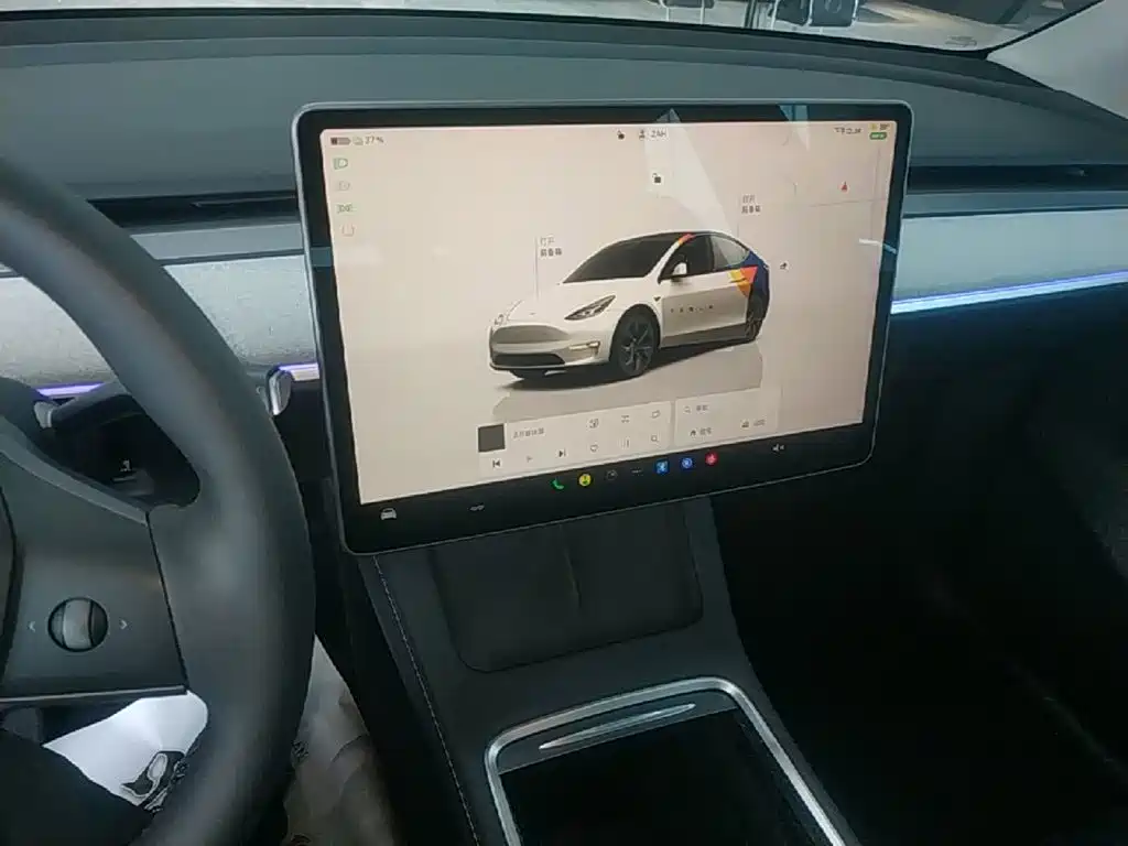 Tesla Model Y — миниатюра 13