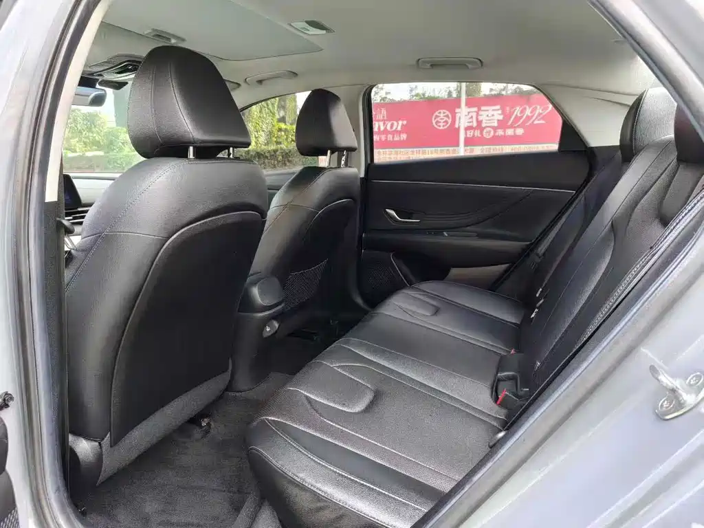Hyundai Elantra — миниатюра 6