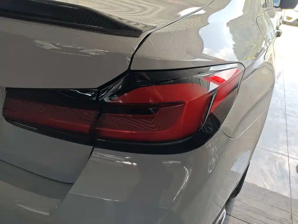 BMW 5 Series — миниатюра 24