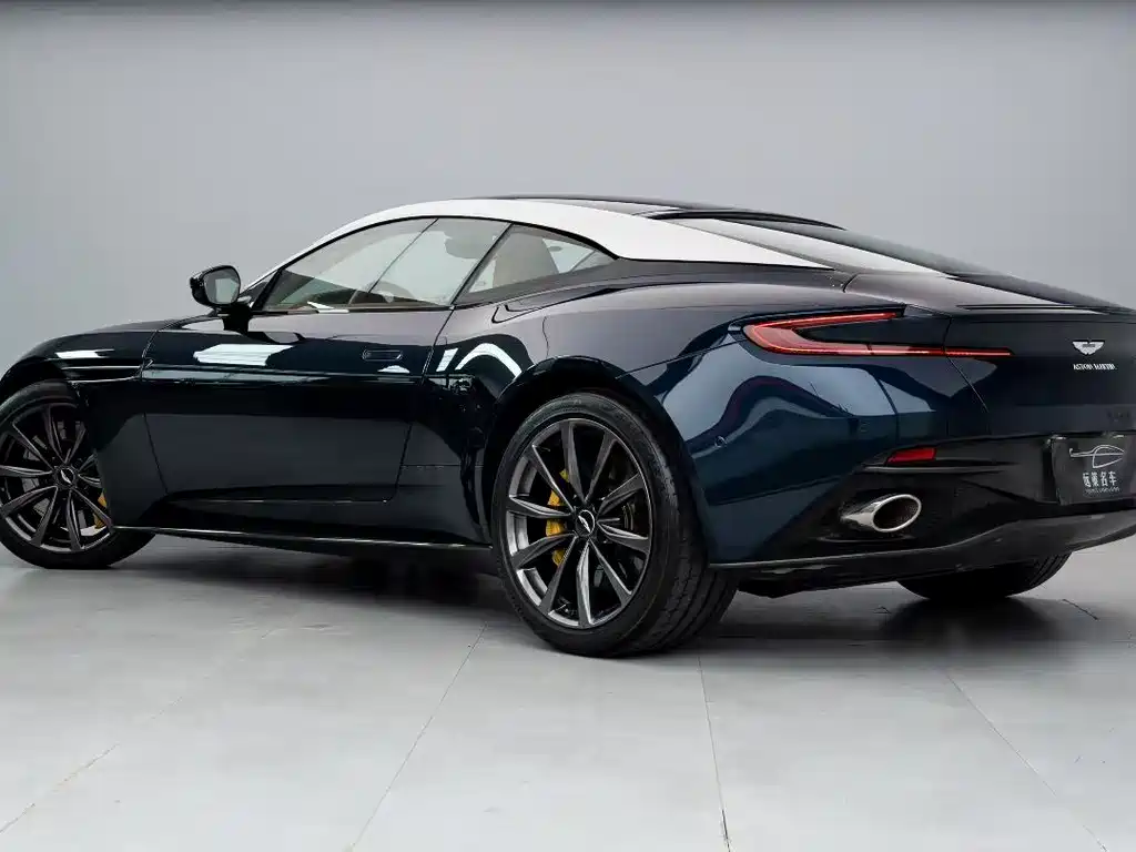 ASTON MARTIN DB11