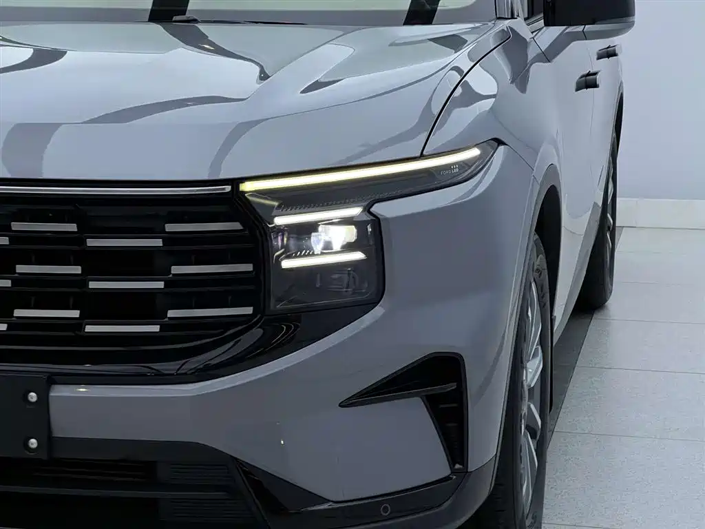 Ford Edge 2023 L 2.0T EcoBoost мест Luxury
