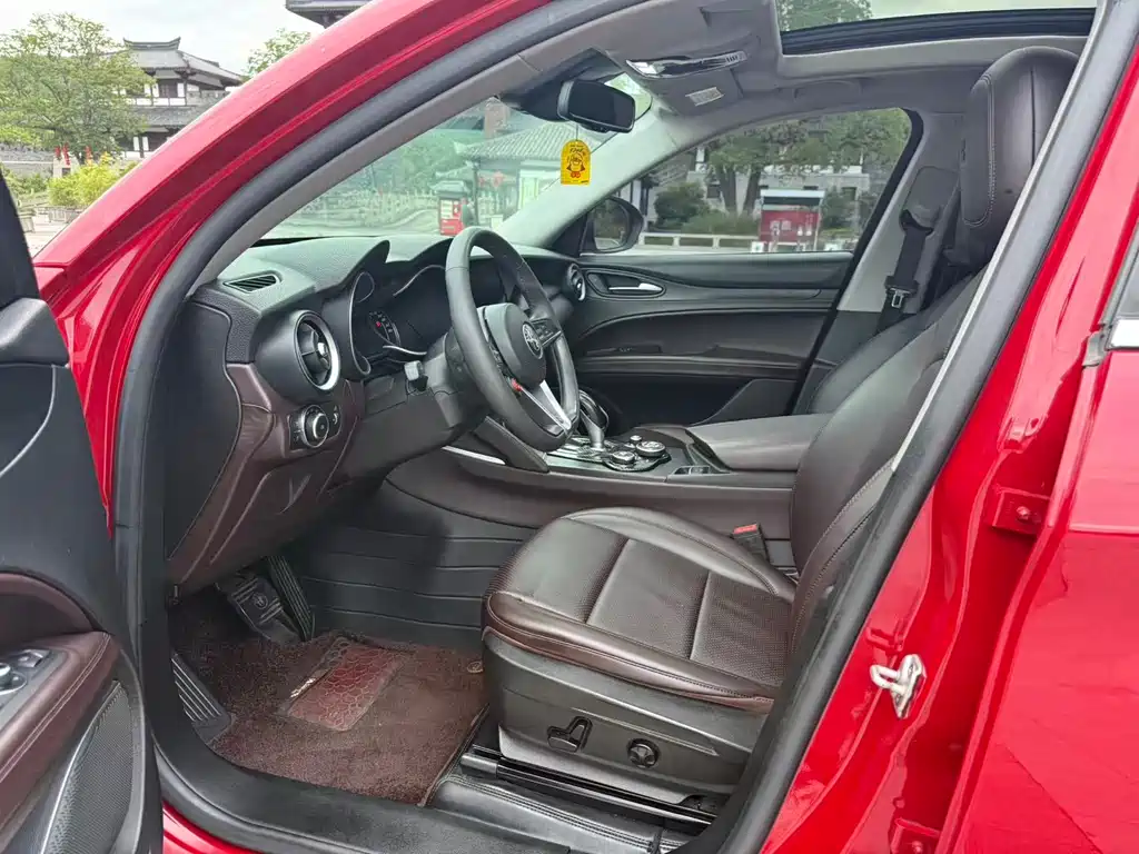 Alfa Romeo Stelvio — миниатюра 7