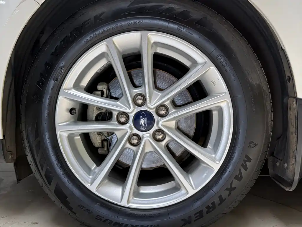 Ford Focus — миниатюра 8