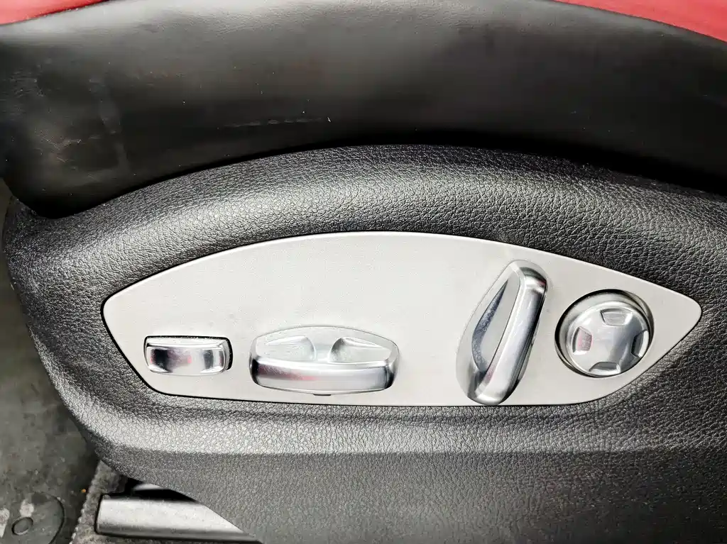 Porsche Macan — миниатюра 16