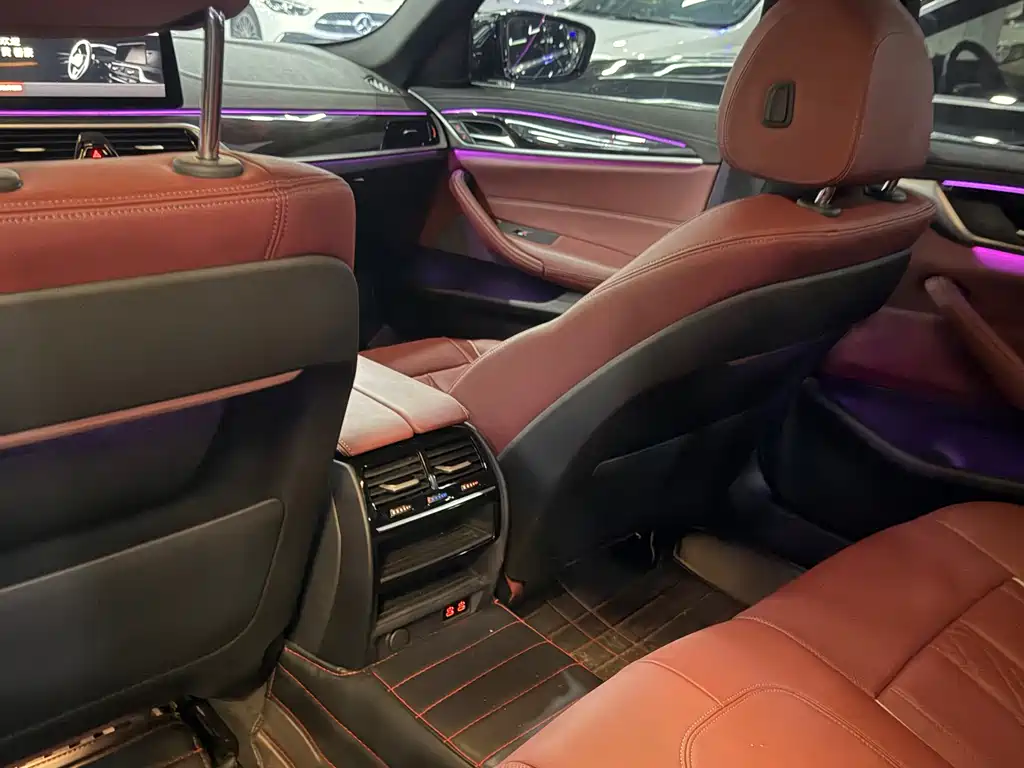 BMW 5 Series — миниатюра 7