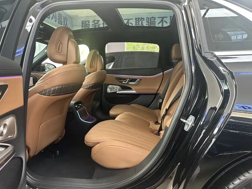 Mercedes-Benz E-Class — миниатюра 7