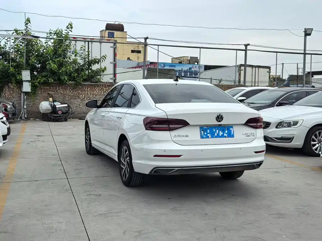 Volkswagen Lavida — миниатюра 9