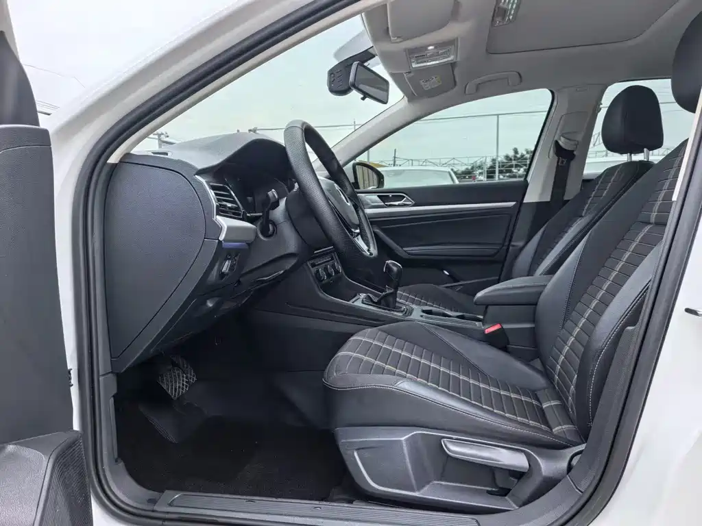 Volkswagen Lavida — миниатюра 4