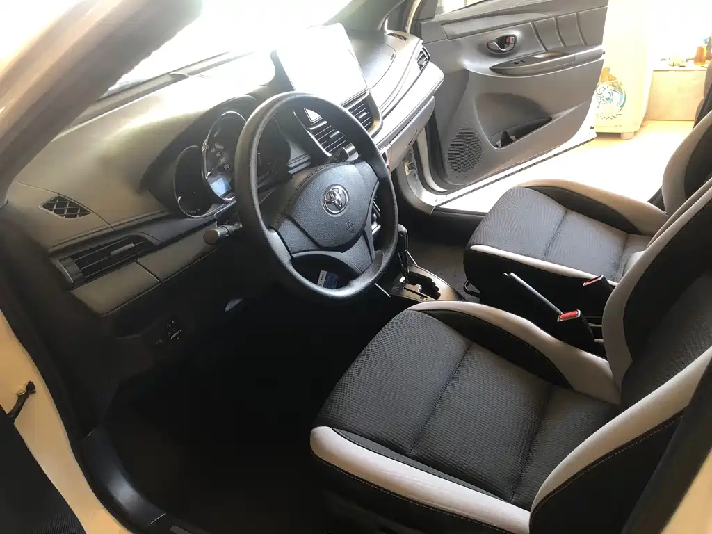 Toyota Yaris L — миниатюра 6
