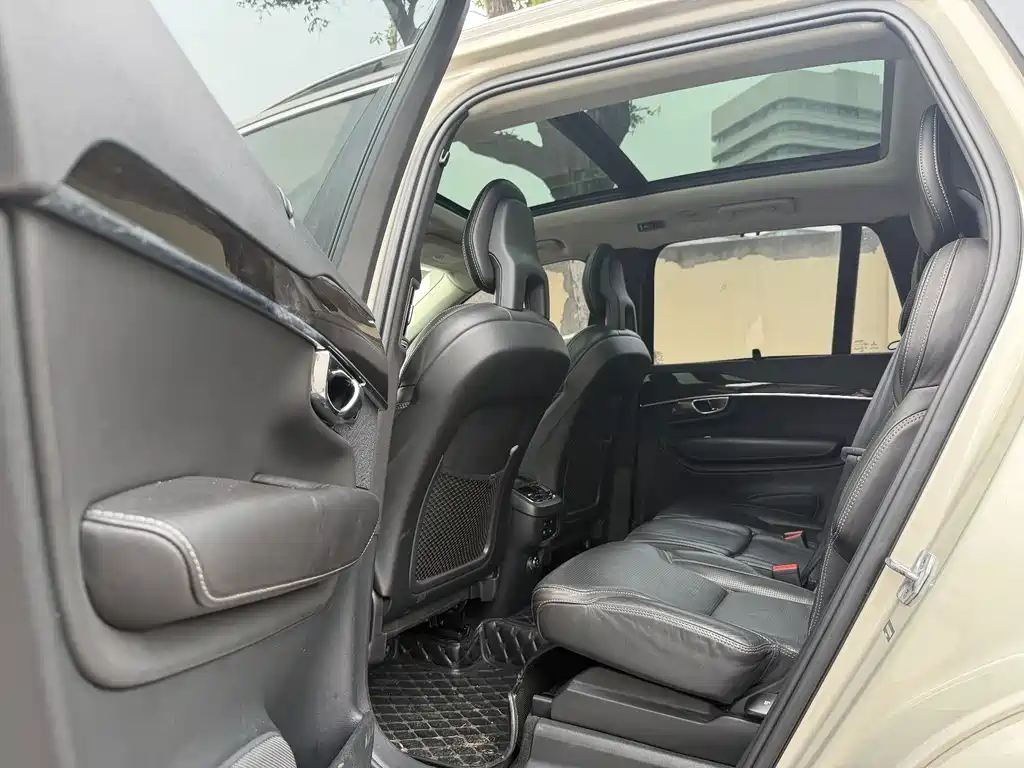 Volvo XC90 — миниатюра 6