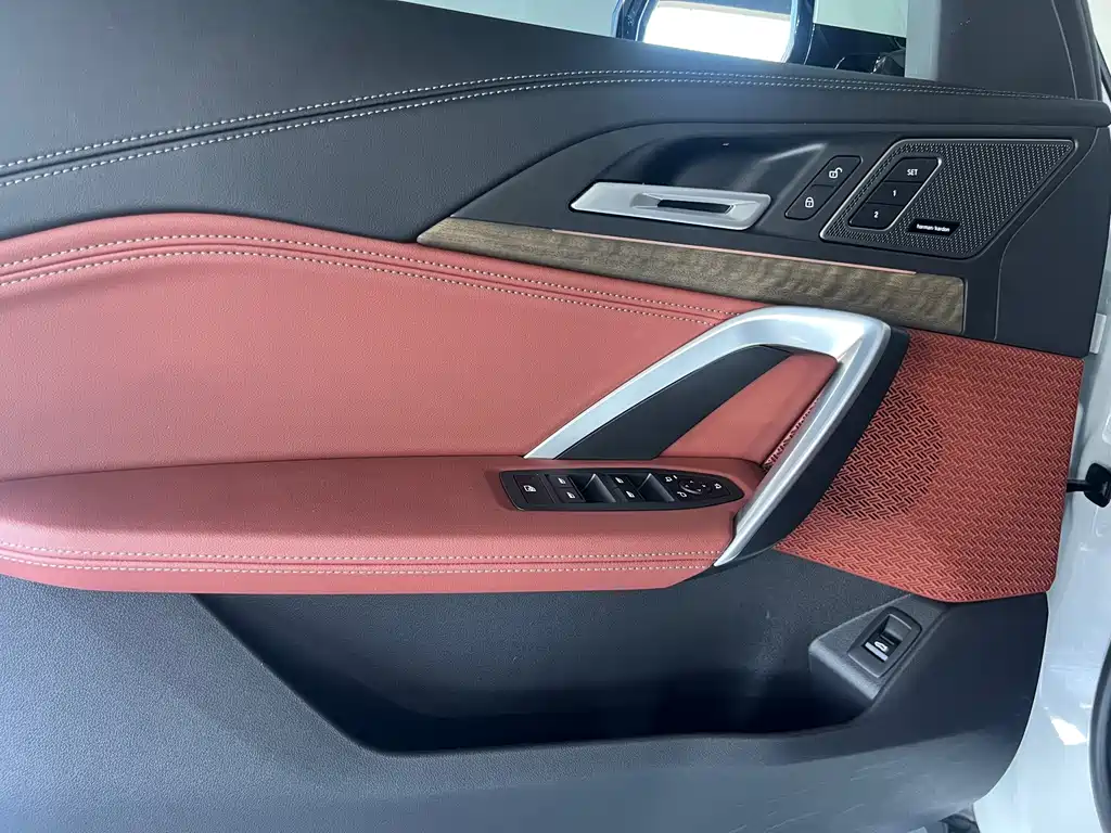 BMW iX1 — миниатюра 15