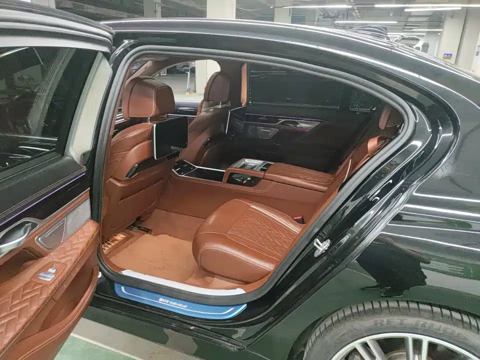 BMW 7 Series — миниатюра 4