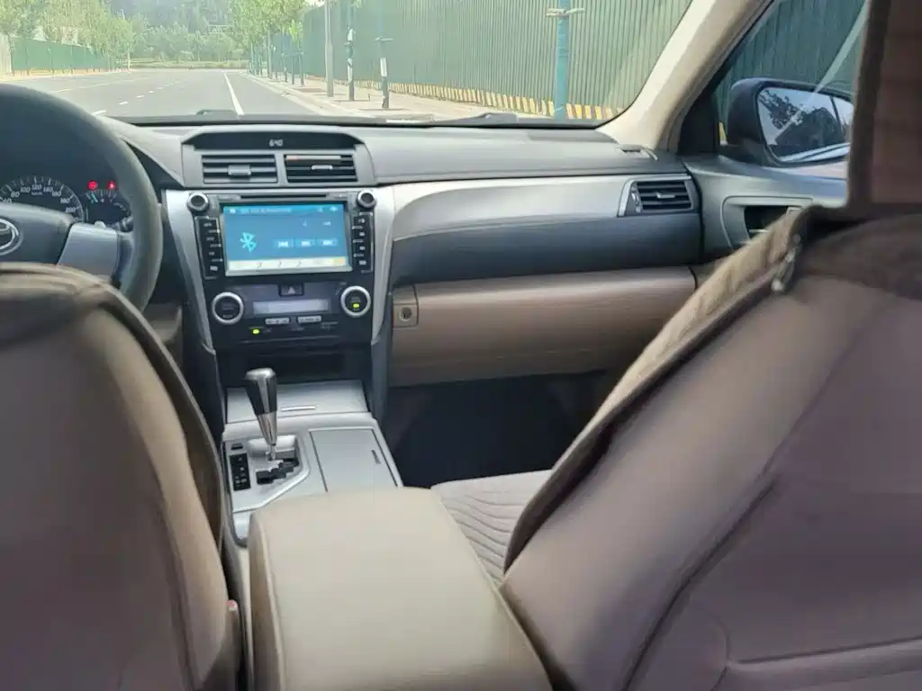 Toyota Camry — миниатюра 5