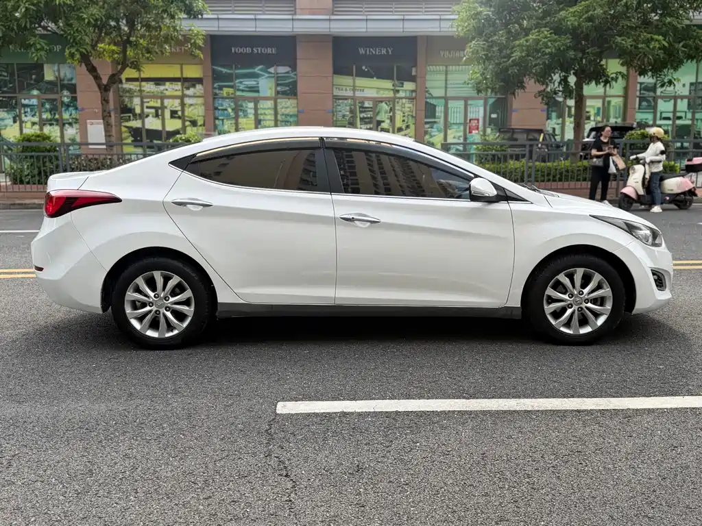 Hyundai Elantra Langdong — миниатюра 11