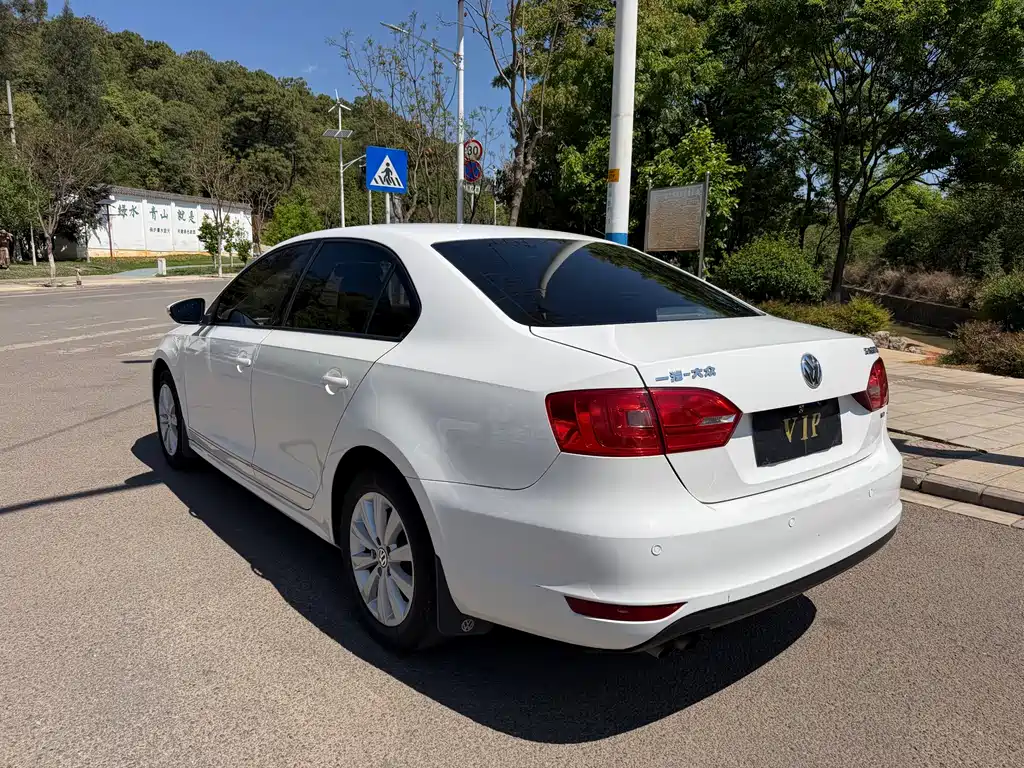 Volkswagen Sagitar 2012 1.4TSI AT Luxury