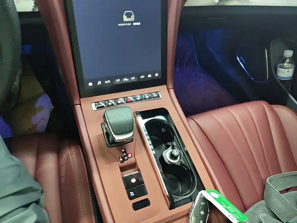 Hongqi Hongqi H5 — миниатюра 14
